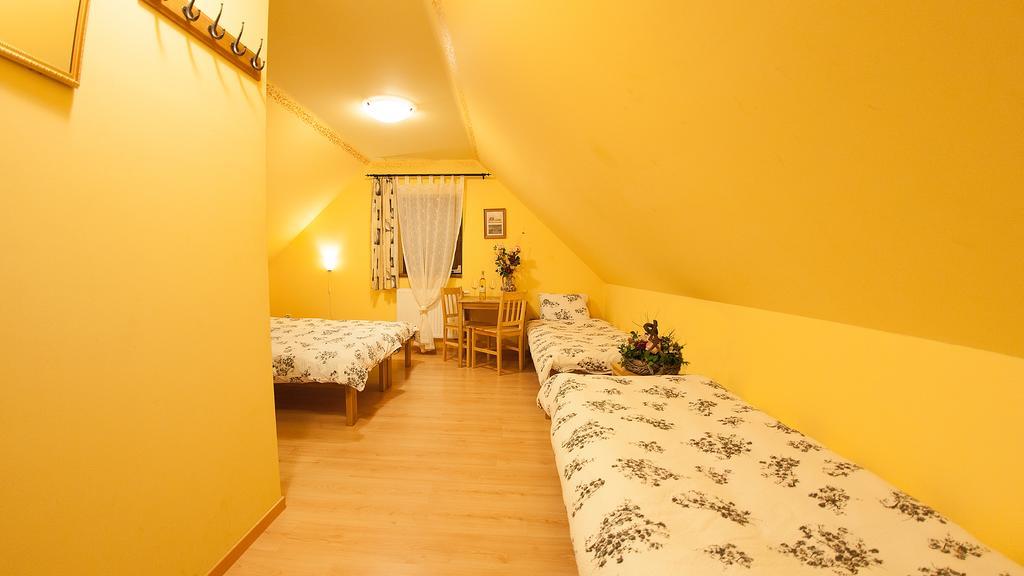 Penzion Zatisi Mikulov Δωμάτιο φωτογραφία