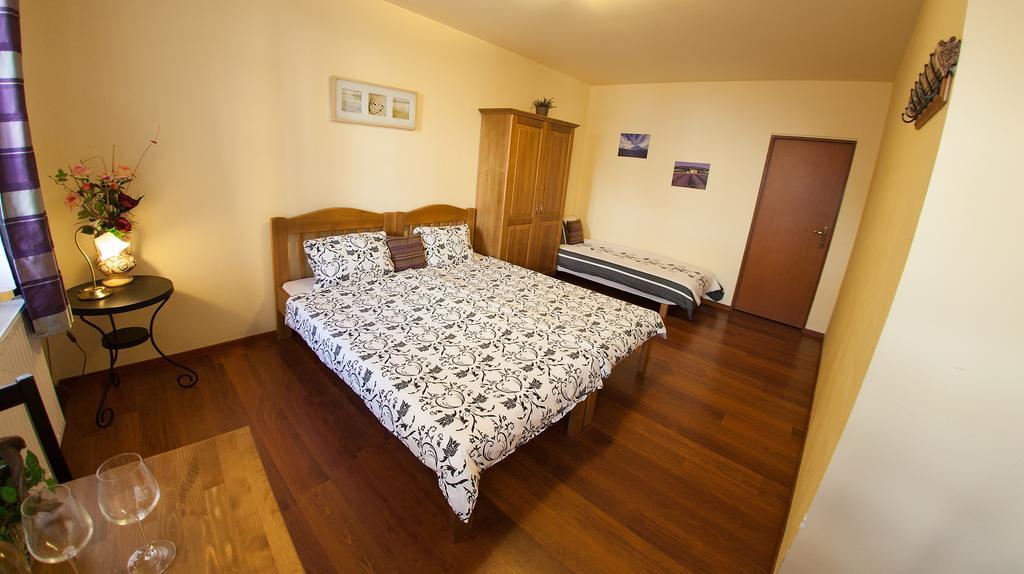 Penzion Zatisi Mikulov Δωμάτιο φωτογραφία