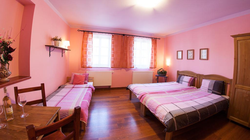 Penzion Zatisi Mikulov Δωμάτιο φωτογραφία
