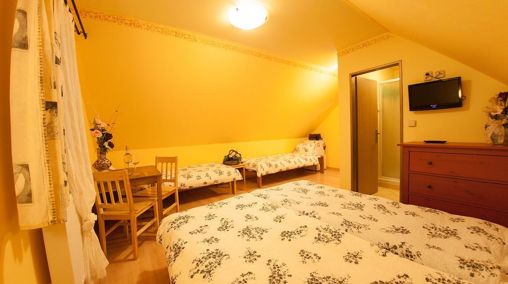 Penzion Zatisi Mikulov Δωμάτιο φωτογραφία