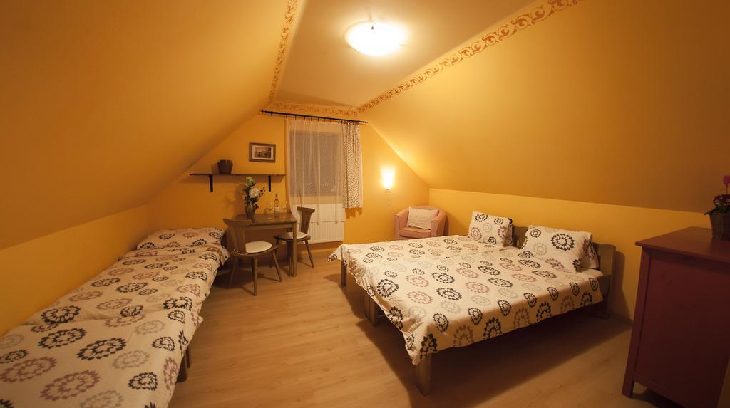 Penzion Zatisi Mikulov Δωμάτιο φωτογραφία